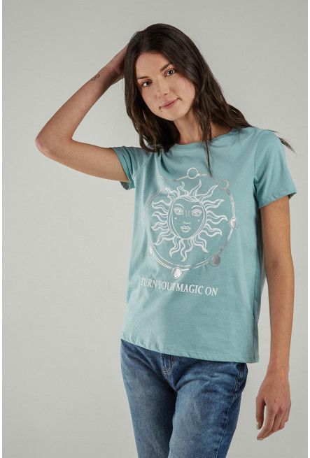 Camiseta básica manga corta estampada.