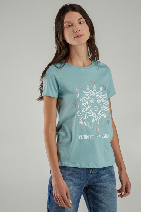 Camiseta básica manga corta estampada.