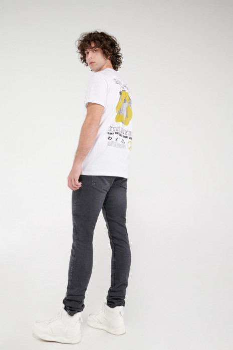 Camiseta básica manga corta estampada.