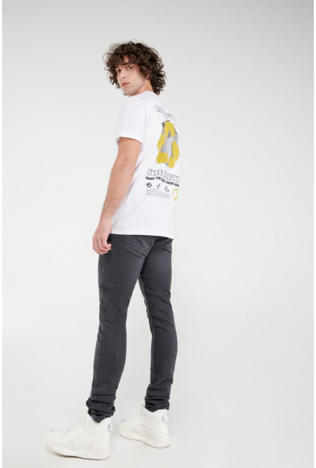 Camiseta básica manga corta estampada.
