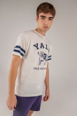 Camiseta, con estampado en frente y mangas, de Yale.