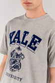 camiseta-con-estampado-en-frente-de-yale