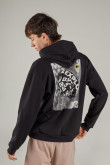 Buzo capota estampado de MTV.