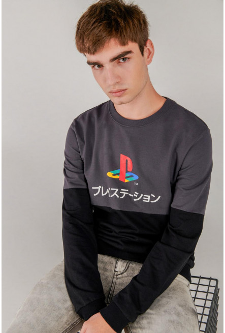 Buzo cuello redondo, estampado de Play Station.