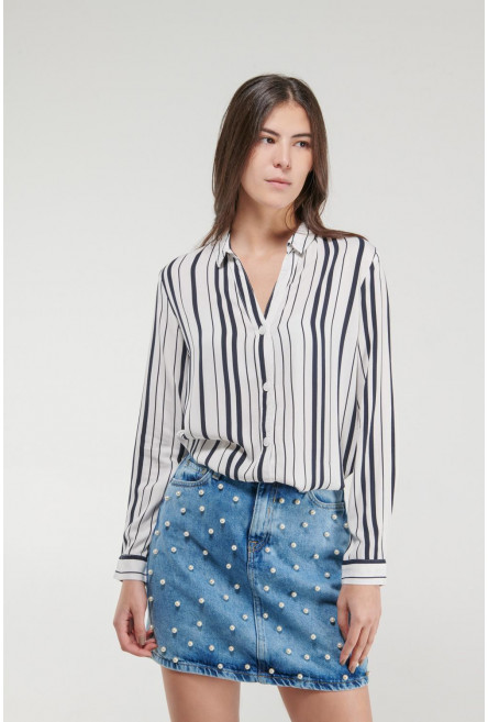 Blusa a rayas, aberturas en costado