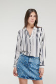 Blusa a rayas, aberturas en costado