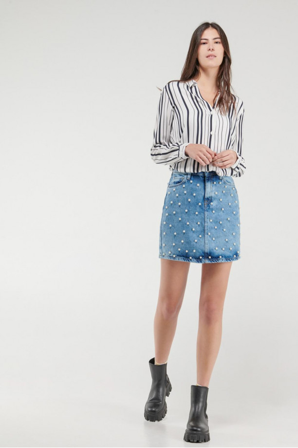 Blusa a rayas, aberturas en costado