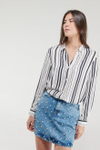 Blusa a rayas, aberturas en costado