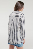 Blusa a rayas, aberturas en costado