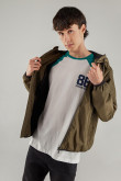 Camiseta, manga ranglan, estampado en frente y espalda.