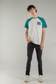 Camiseta, manga ranglan, estampado en frente y espalda.