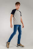Camiseta, manga ranglan, estampado en frente y espalda.
