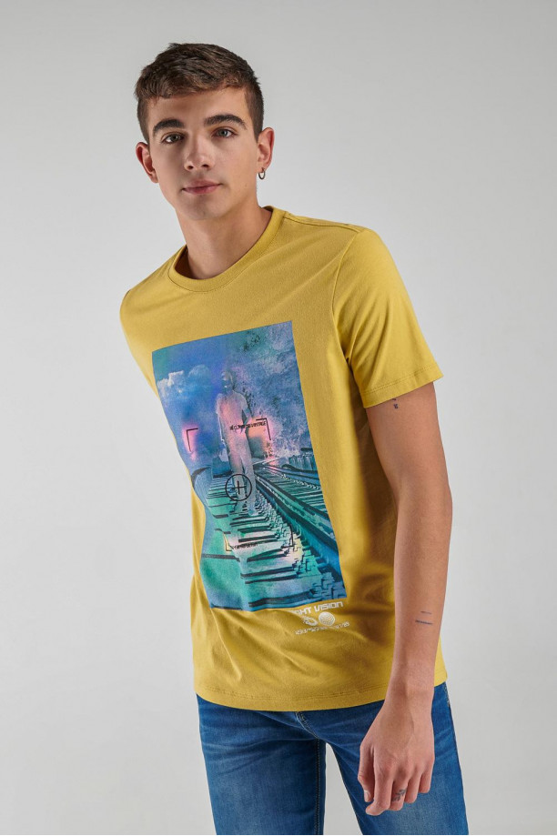 Camiseta manga corta estampada.