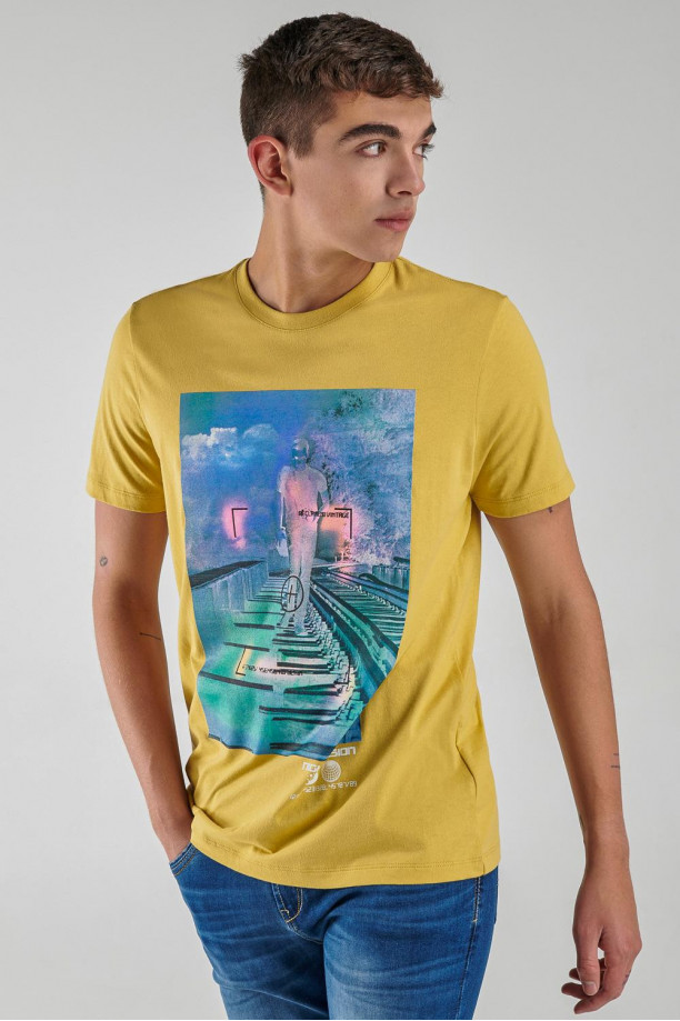Camiseta manga corta estampada.