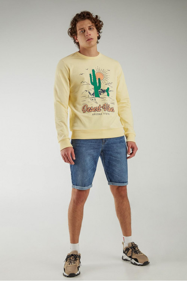 Buzo cuello redondo estampado.