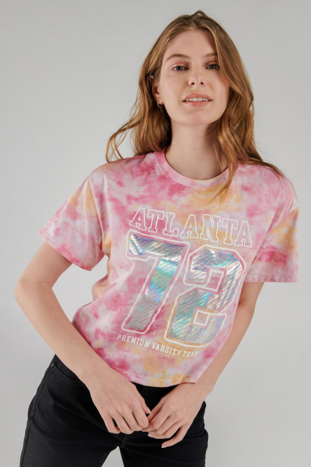 Camiseta manga corta con estampado en frente.