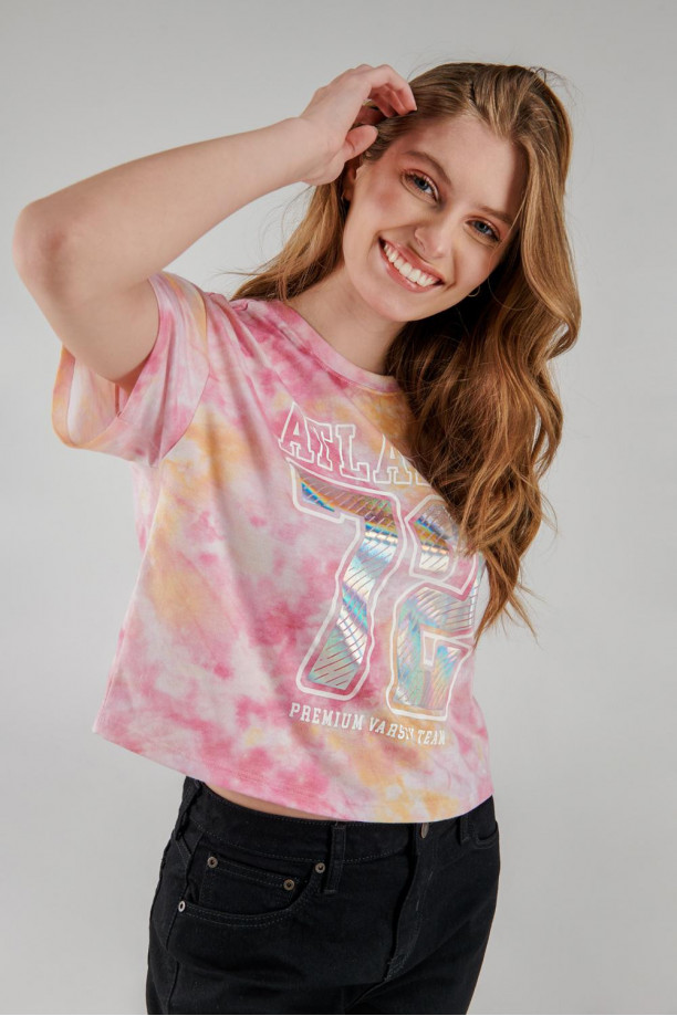 Camiseta manga corta con estampado en frente.