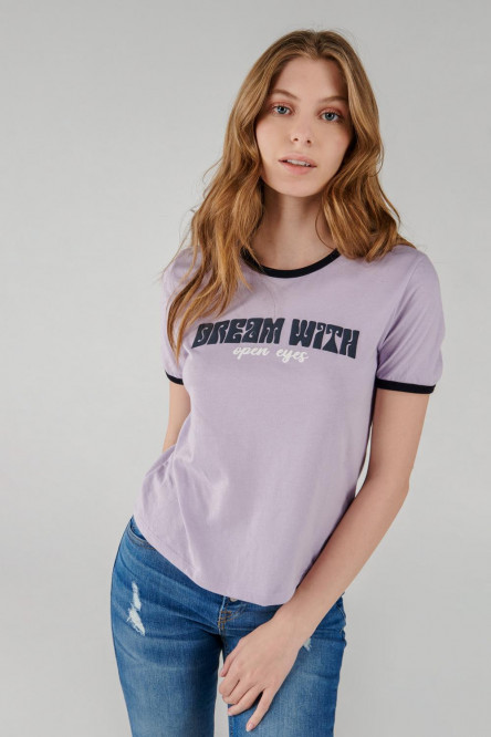 Camiseta con estampado puños en contraste