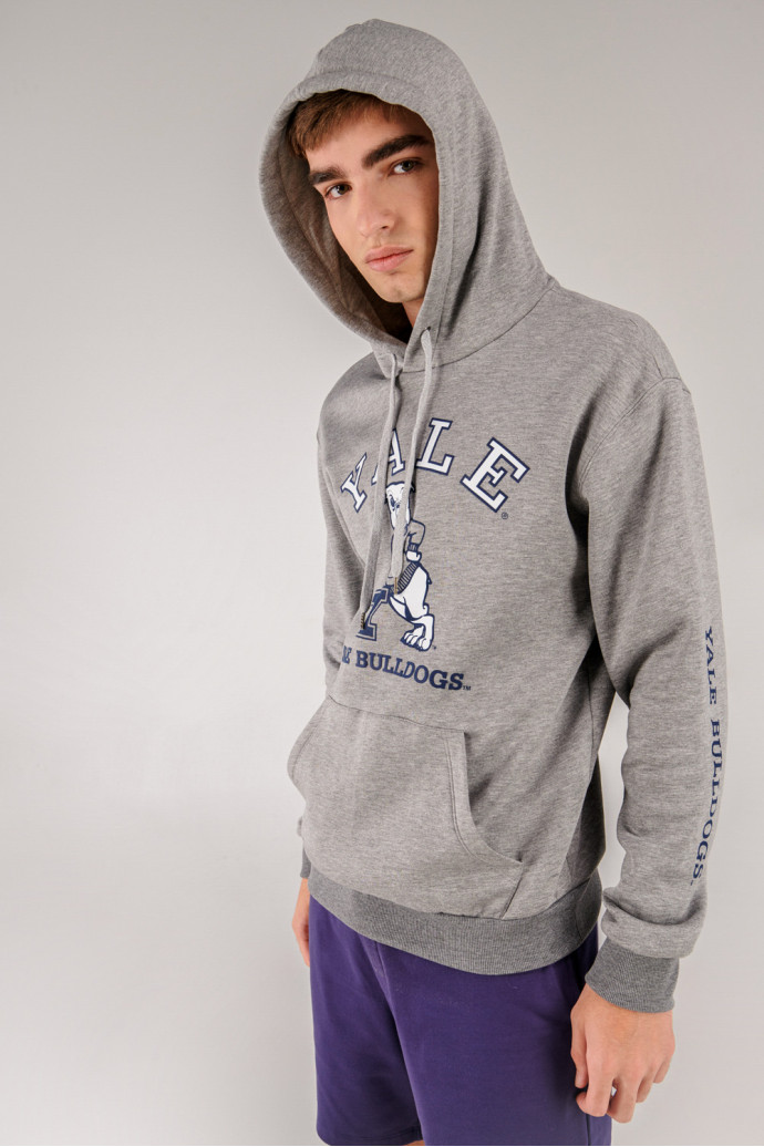 Buzo con capota, con estampado en frente y manga, de Yale