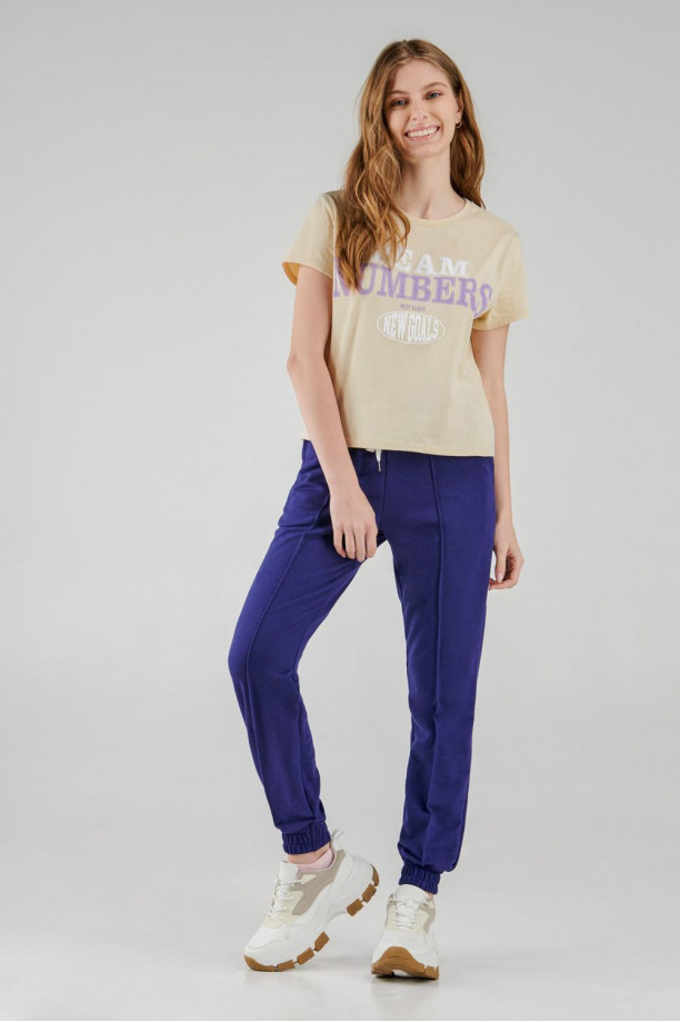 Pantalon jogger, unicolor, con bolsillos en costado