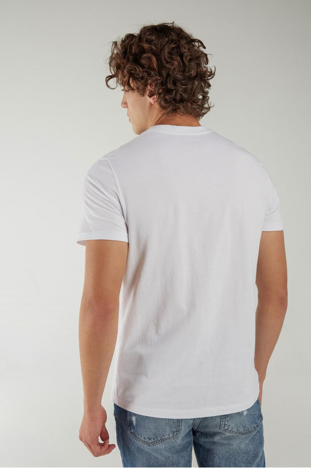 Camiseta manga corta estampada.