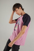 Camiseta, manga ranglan, estampado minimalista en frente.