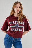 Camiseta manga corta con estampado en frente.