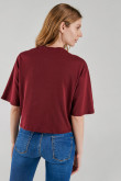 Camiseta manga corta con estampado en frente.