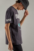 Camiseta manga corta estampada de NASA.