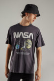 Camiseta manga corta estampada de NASA.