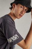 Camiseta manga corta estampada de NASA.