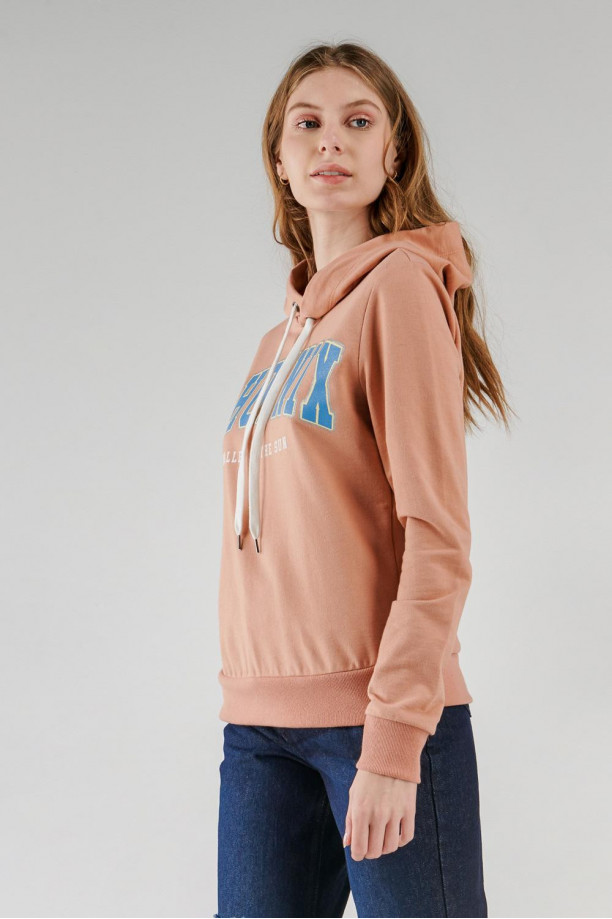 Buzo con capota estampado