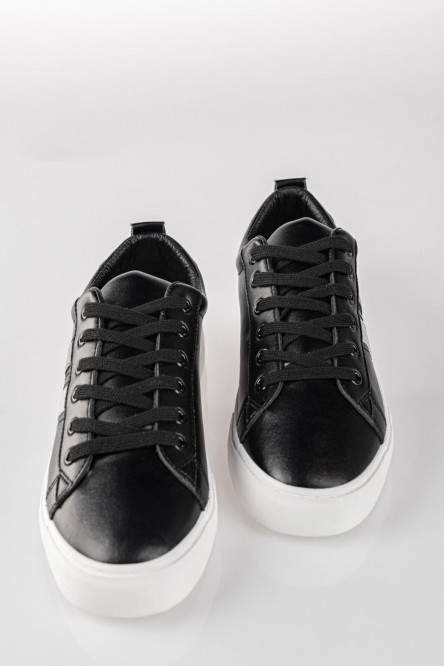 Tenis urbanos, basicos con franjas