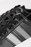 Tenis urbanos, basicos con franjas