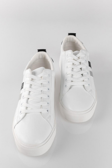 Tenis urbanos, basicos con franjas