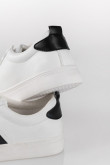 Tenis urbanos, basicos con franjas