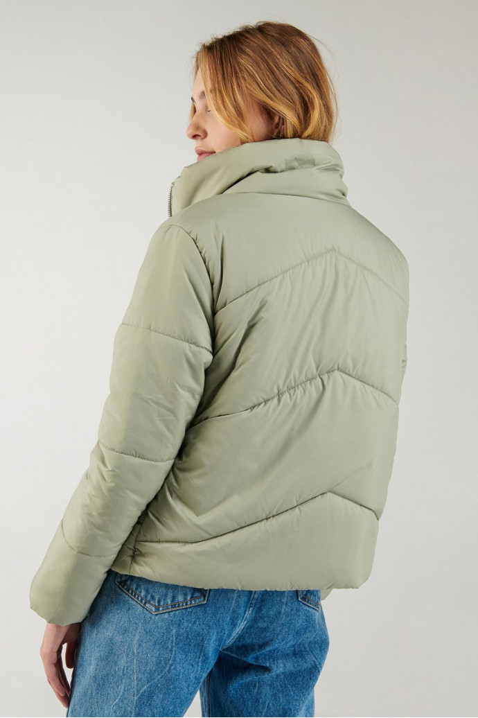 Chaqueta acolchada cuello alto