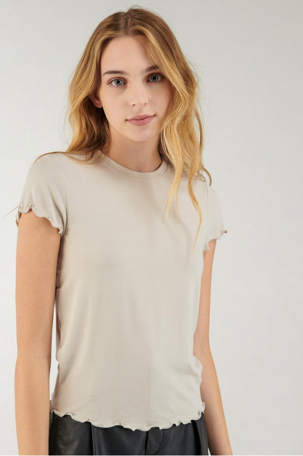 Camiseta, manga  corta, cuello redondo, unicolor.