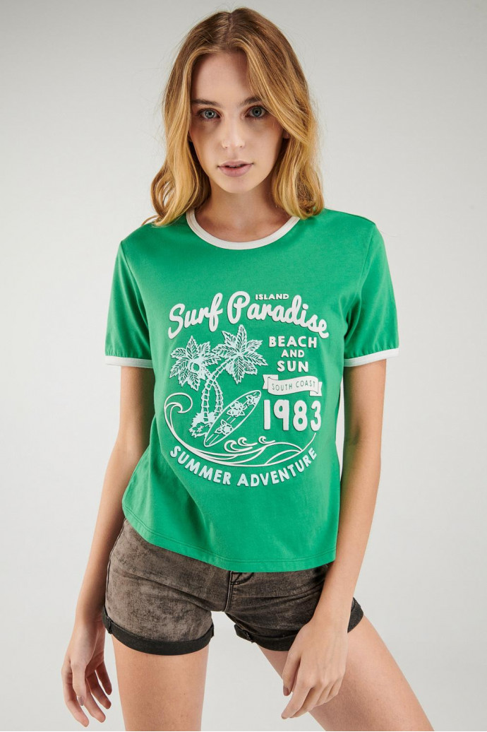 Camiseta con estampado puños en contraste