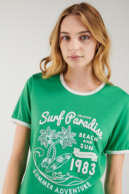 Camiseta con estampado puños en contraste