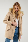 Chaqueta parka acolchada con capota