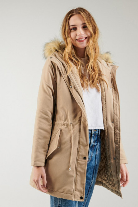 Chaqueta parka acolchada con capota