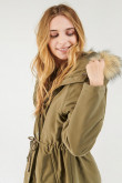 Chaqueta parka acolchada con capota