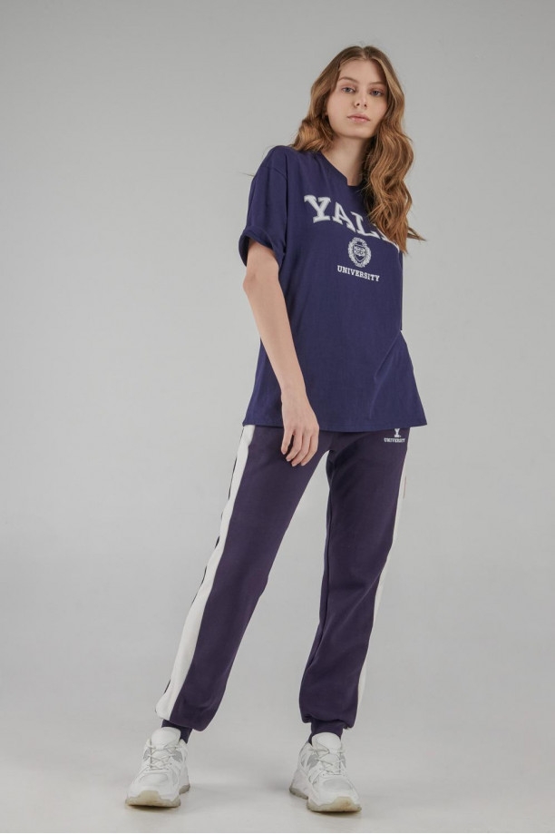 Pantalón jogger, con estampado en bota frente, de Yale