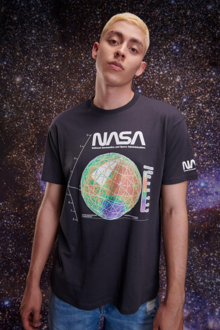 Camiseta manga corta estampada de NASA.