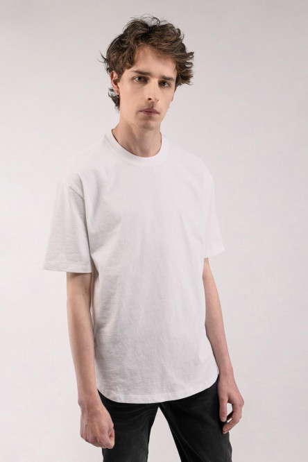 Camiseta manga corta unicolor.