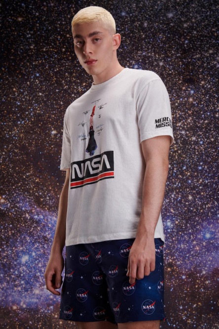 Camiseta manga corta estampada de NASA.