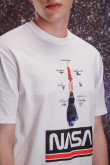 Camiseta manga corta estampada de NASA.