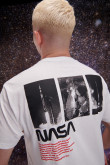 Camiseta manga corta estampada de NASA.