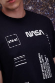 Camiseta manga corta estampada de NASA.
